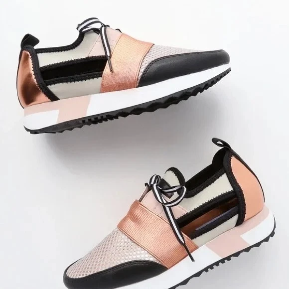 Arctic sneaker hotsell steve madden