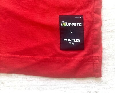 XS-M◆確保済 関税無 国内発MONCLER 1952 TシャツDisney MUPPETS Disney Muppets x Moncler 1952 Red Animal Graphic T-Shirt