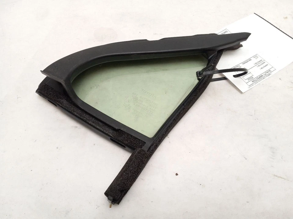 ПЕРЕДНЯЯ ПРАВАЯ ДВЕРЬ УГЛОВАЯ ВЕНТИЛЯЦИОННАЯ ЧЕТВЕРТЬ СТЕКЛА подходит для TOYOTA PRIUS C 2012 - 2019 OEM - Изображение 2 из 4
