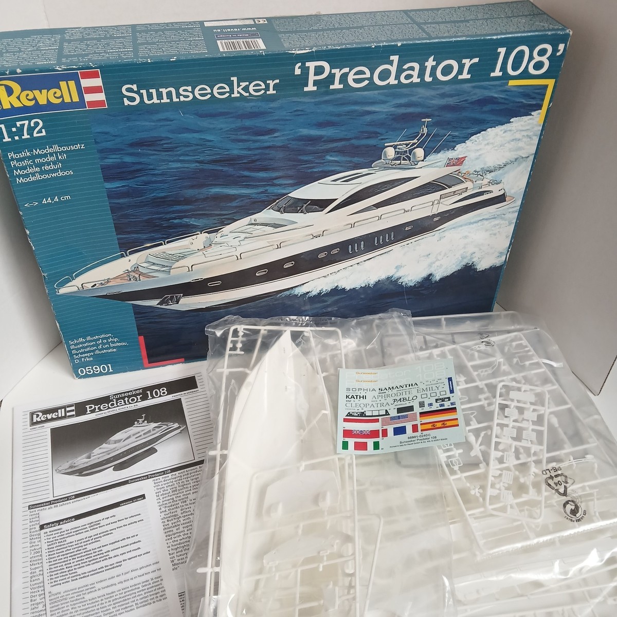 Revell Sunseeker Predator 108 Yacht Model 1/72 Complete Parts New