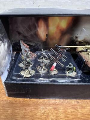 Authentic No295 1/72 German King Tiger and soldiers | eBay