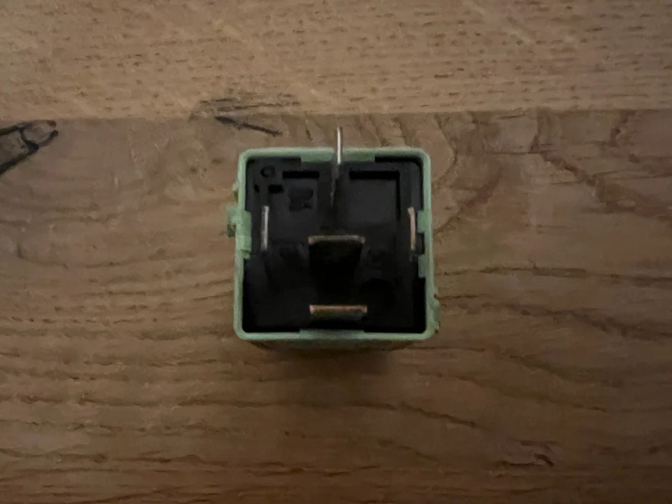 🔹MINI Mini Cooper S relè verde chiaro 👍OFFERTA TOP⭐⭐⭐⭐ 6136-8373700 - Immagine 4 di 4