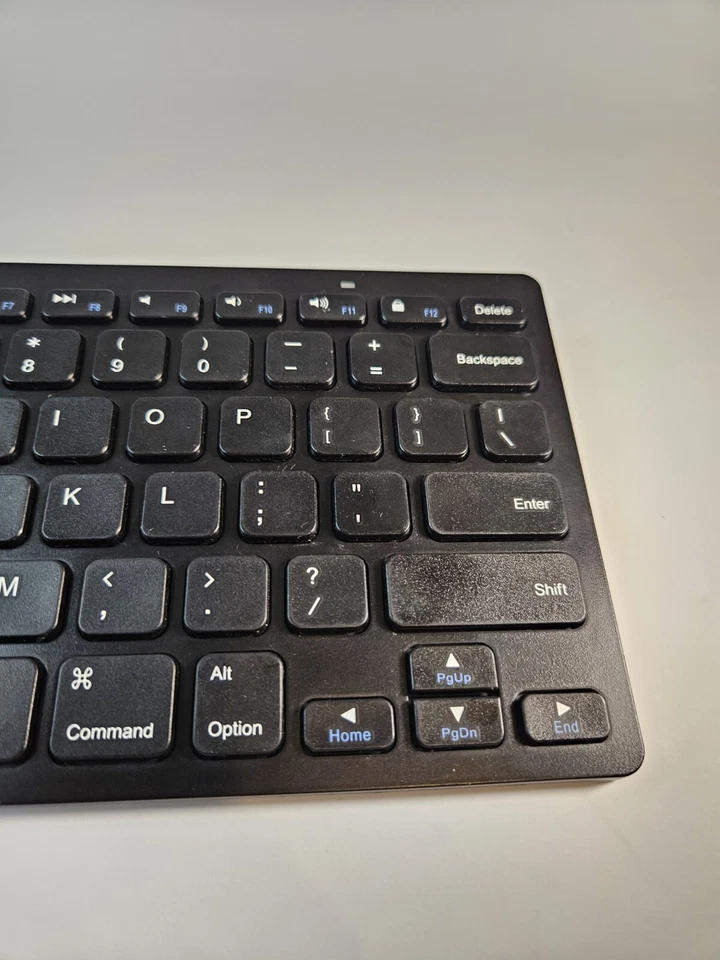 Anker - Ultra Compact Bluetooth Keyboard, Color Black - Image 4 of 4