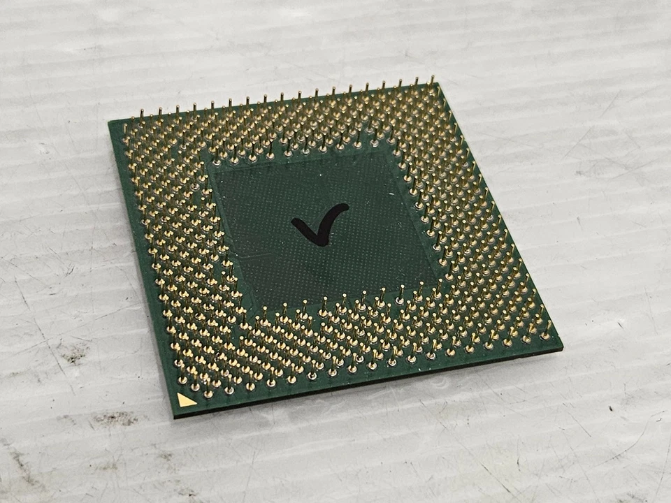 AMD Sempron 2400+, 1.67GHz, SDA2400DUT3D, Thoroughbred, Socket A, Green, Working - Image 2 of 2