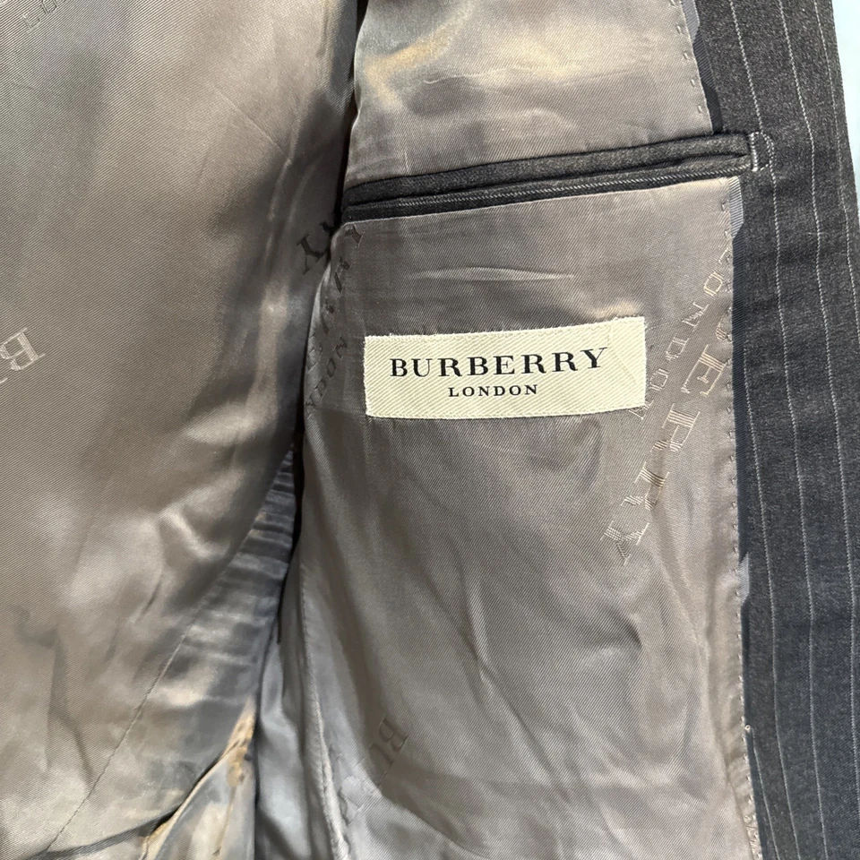 Traje Burberry London, 54R Gris con Rayas, Hecho en Italia Foto 4 de 4