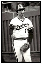 Enzo Hernandez (1977) San Diego Padres Vintage Baseball Postcard Rd4