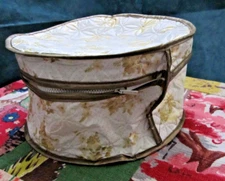 Vintage 1960's white & gold flower pattern padded small dish plate storage