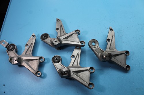 940 08-11 JUEGO TRASERO DERECHO HONDA CBR1000RR REPOSAPIÉS CONDUCTOR REPOSAPIÉS - Imagen 9 de 9