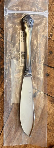 Lunt Silversmiths Sterling Silver Regency Shell Butter Knife in Packaging