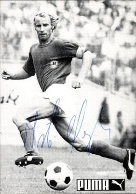 Autogrammkarte Berti Vogts auf dem Spielfeld, Portrait, Autogramm - 11580448