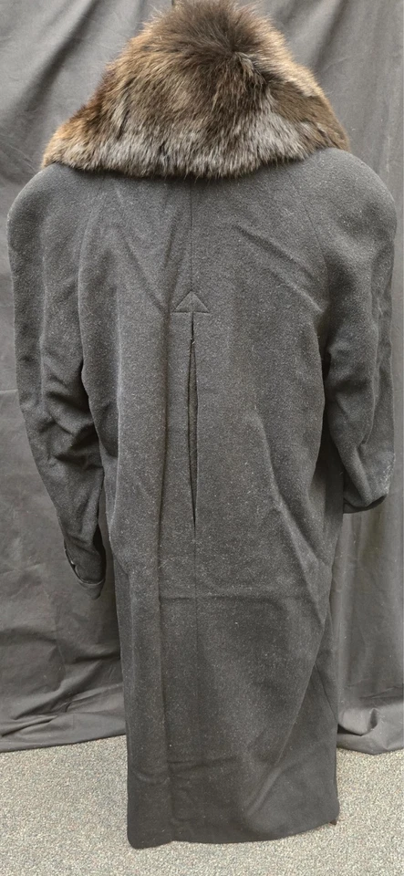 Stunning VTG Cattiva Black Satin-Lined Wool Trench Coat w/ Fur Lapels, 1 Button - Image 3 of 4