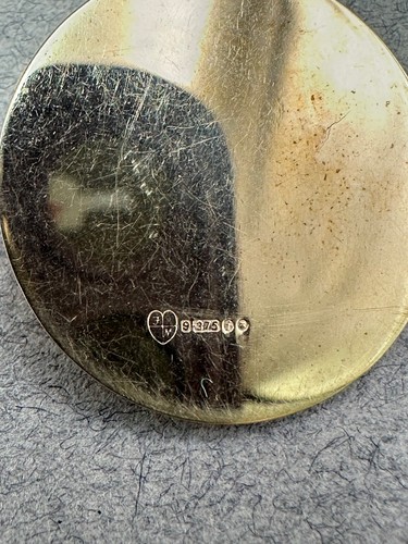Colgante plano corona rey reina oro amarillo de 9 quilates usado SC347 - Imagen 7 de 15