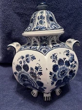 Rare Delft Blauw Handpainted 6 Footed Floral Lidded Vase Jar Velsen Sassenheim