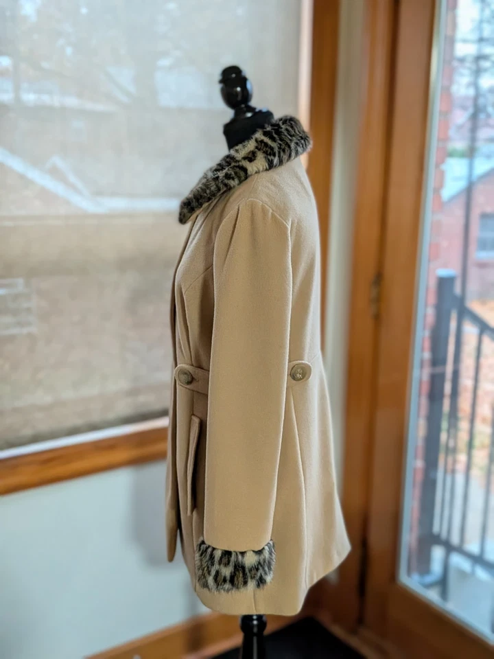 Abrigo de vestir para mujer Style & Co beige camel piel sintética leopardo talla pequeña Foto 4 de 4