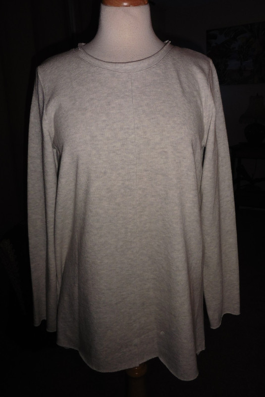 LUUKAA SIZE 10 LIGHT GRAY LONG SLEEVE POLYESTER  BOHO TOP