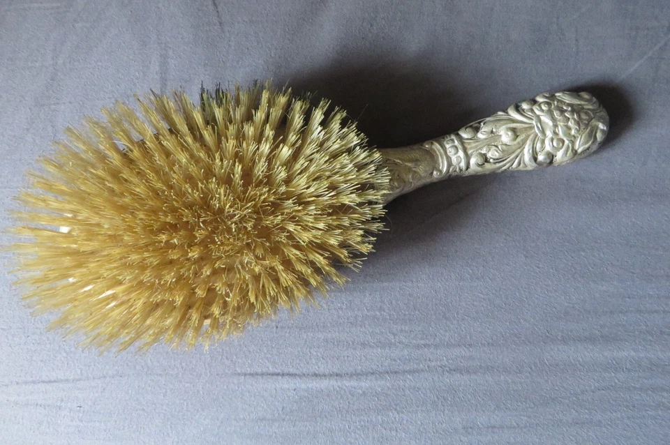 Ancienne brosse à cheveux en argent sans poinçon - Photo 3/4