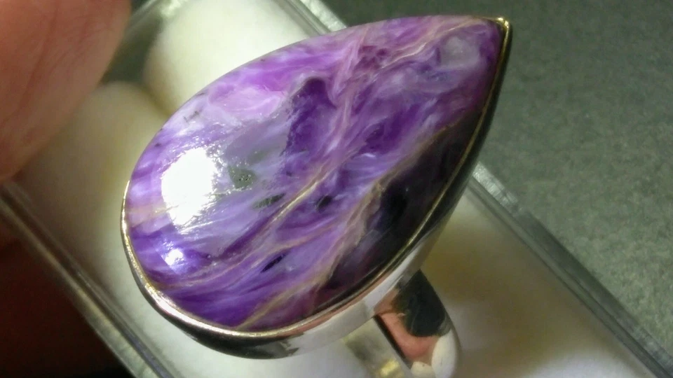 ANILLO CHAROITE RUSIA NATURAL RARO EN PLATA DE LEY.925 TALLA 8.0-8.25! Foto 2 de 4
