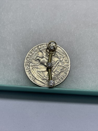 Pendentif charme vertical mobile or jaune 10 carats princesse diamant 3 pierres - Photo 9/13