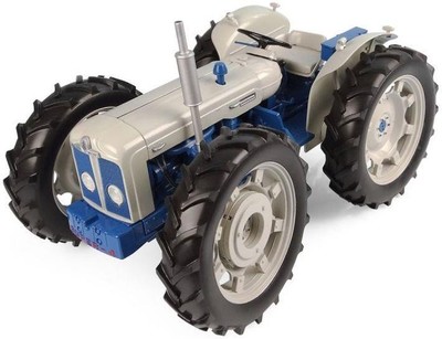 Universal Hobbies Maßstab 1:16 County Super 4