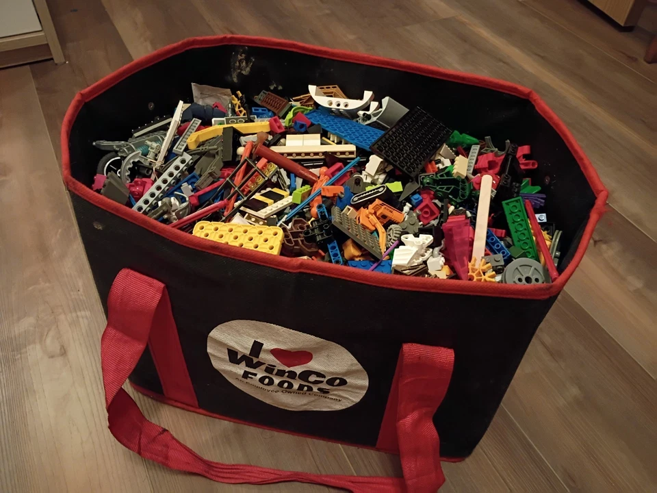 Vintage Lego Lot 7 Lb Box Legos Christmas Toys - Image 4 of 4