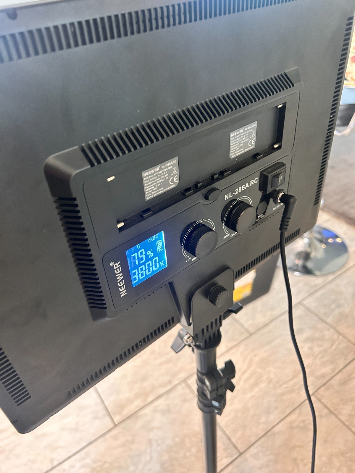 LED Video Light Panel w/Tripod Neewer NL- 288ARC  Dimmable Large