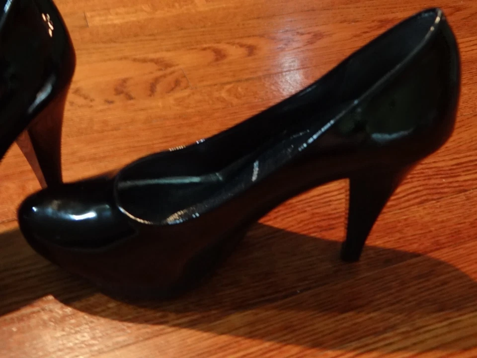 Zapatos de salón Gabriela Rocha charol negro 7,5 tacón nuevo sin caja Foto 2 de 2