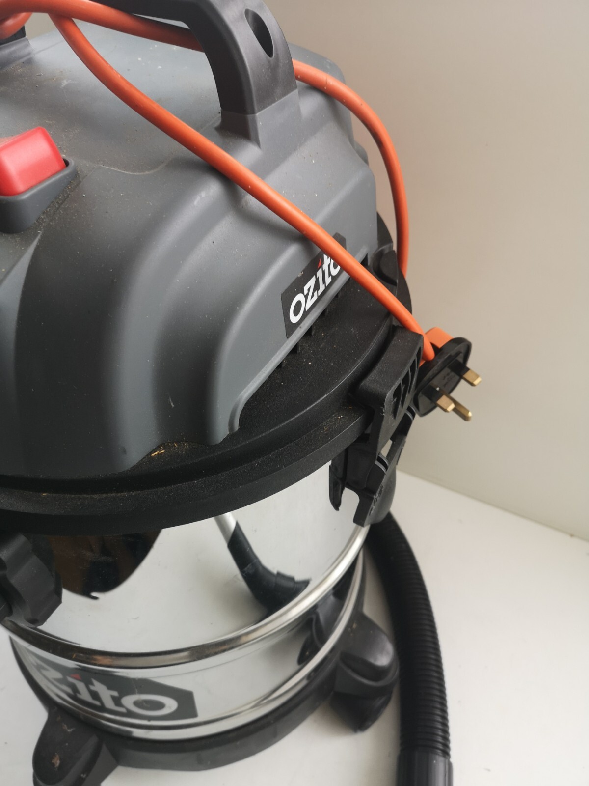 Wet & Dry Vacuum Cleaner 20L 1250W 230V & Blow Function Ozito VWD1220U