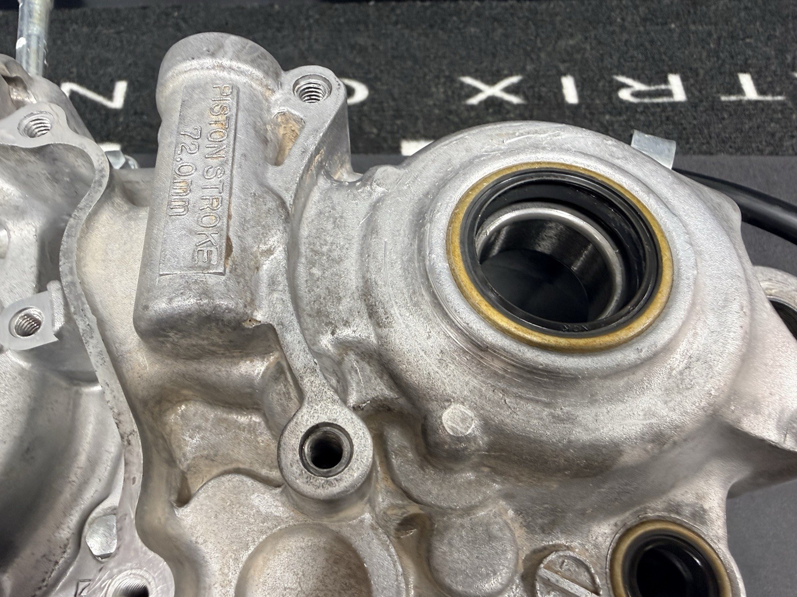 2003 KAWASAKI KX250 OEM Crankcase Set Left & Right! 14001-1307, Good Cases KX250