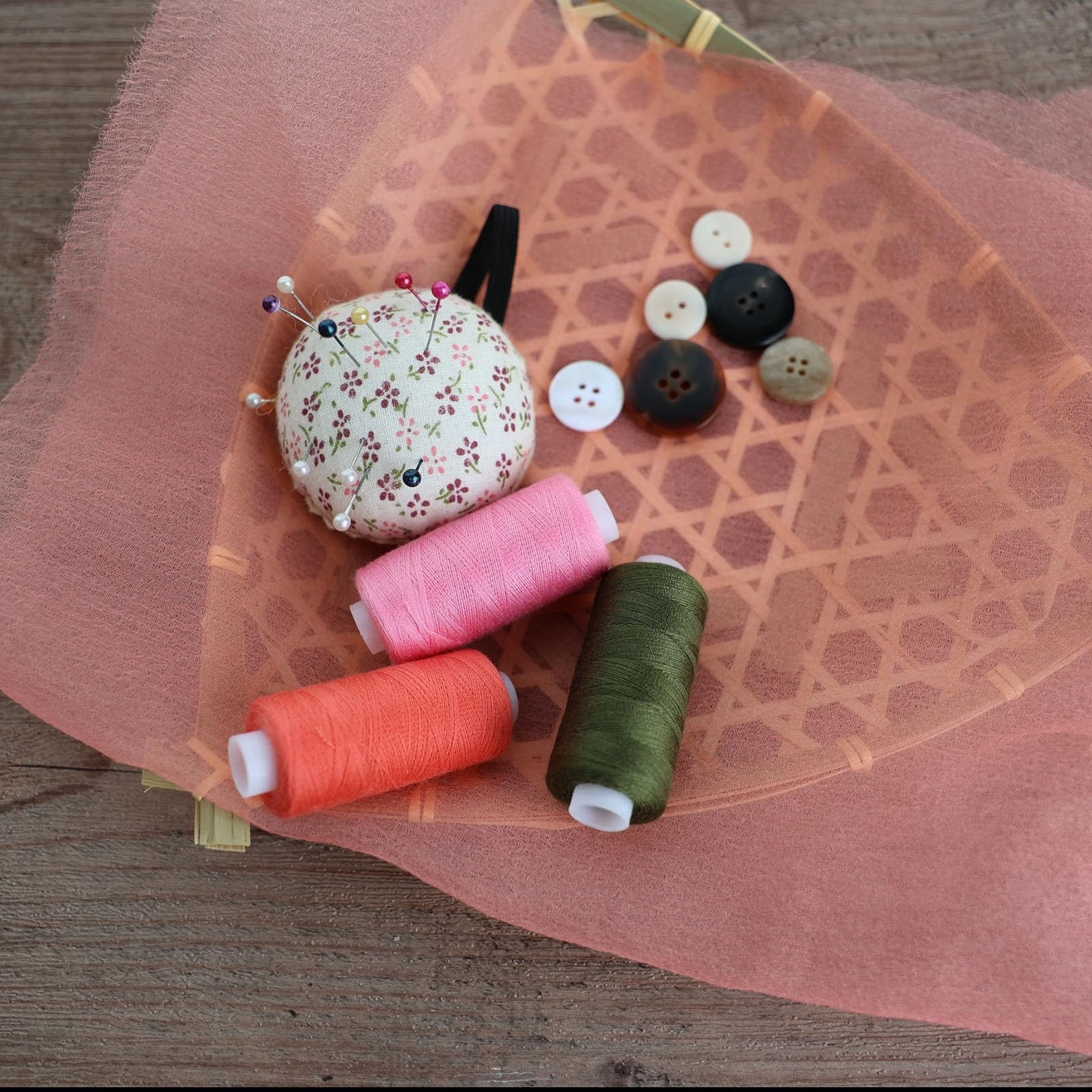 72 PCS Sewing Thread Assortment, 36 Color Thread for Sewing Machine with 36 S...