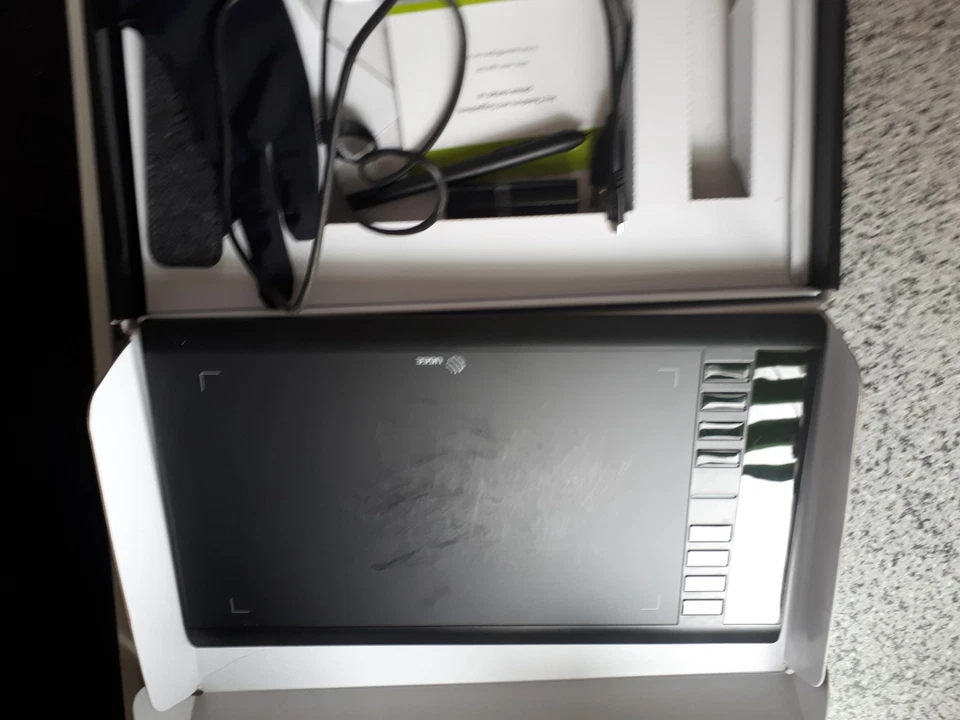 UGEE M708 Grafiktablett – 10 x 6 Zoll – mit batterielosem Stift & 8 frei belegba - Bild 2 von 4