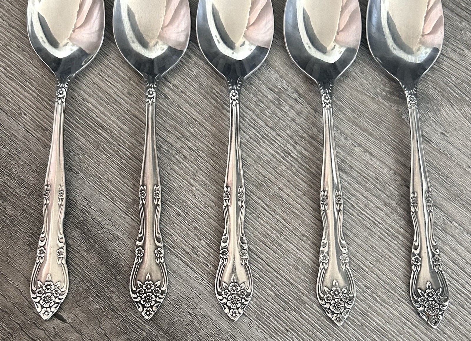 Vintage Rogers Dream Rose Rose Bud Teaspoons Set Of 5 Stainless Flatware Korea