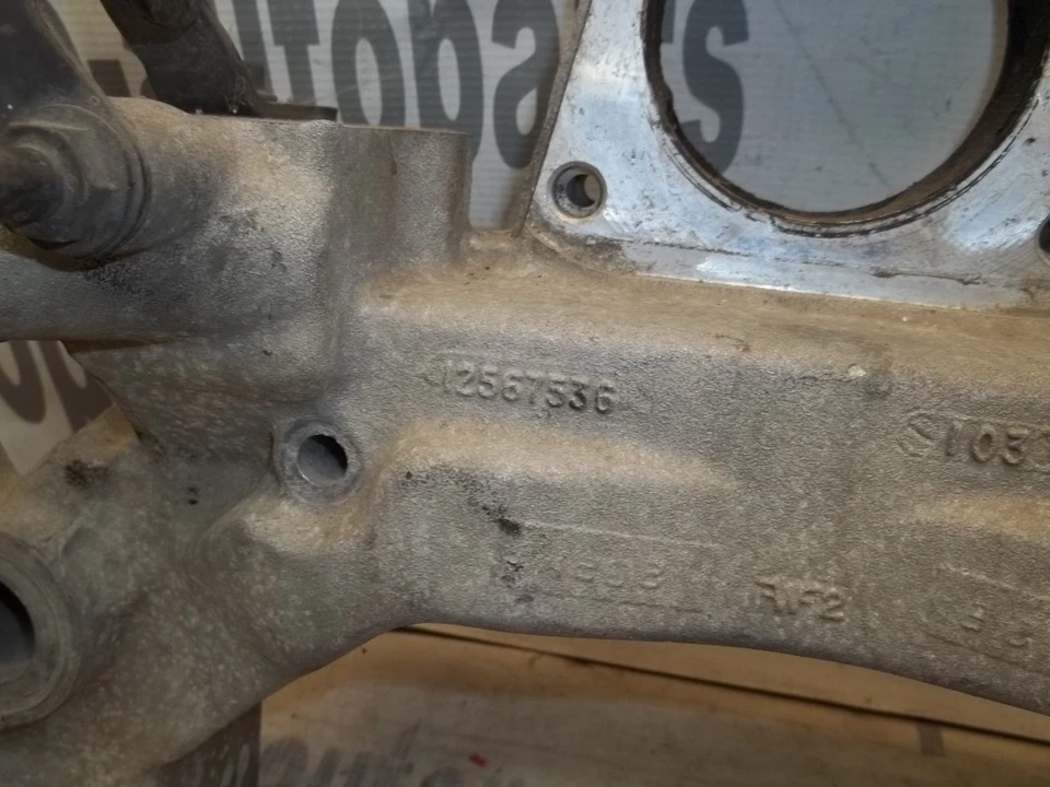 00-03 Deville Eldorado Sevilla Bomba de agua Carcasa Tubo cruzado 12567536 OEM Foto 2 de 4