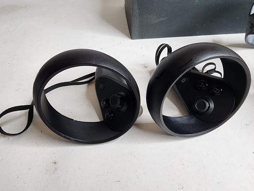 Meta Oculus Quest 1 Virtual Reality Headset with Controllers 64 GB *Read Desc* - Picture 13 of 22