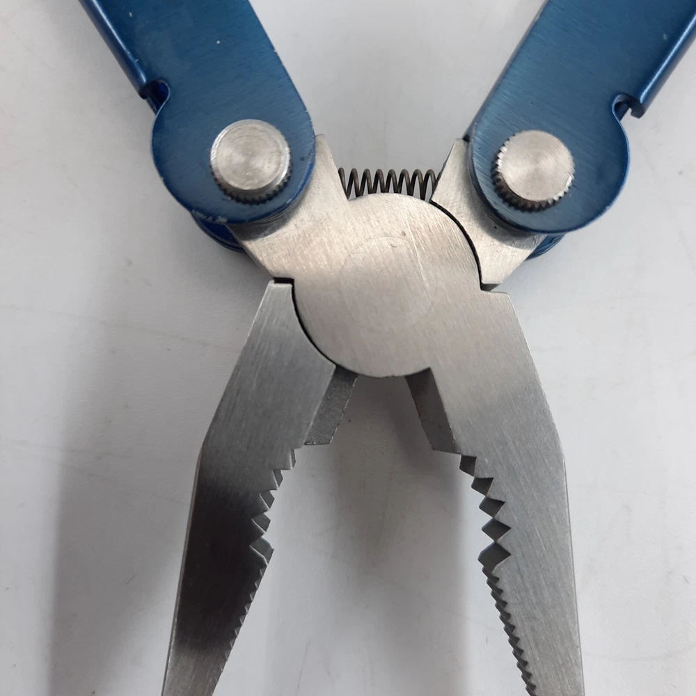 Multi Tool Unbranded, Pliers & Knives, Light is Untested, Rancher and Saw Blades