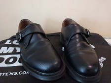 DR MARTENS  BASSE AVEC SANGLE  CUIR NOIR, SIZE 7 UK (40,5)