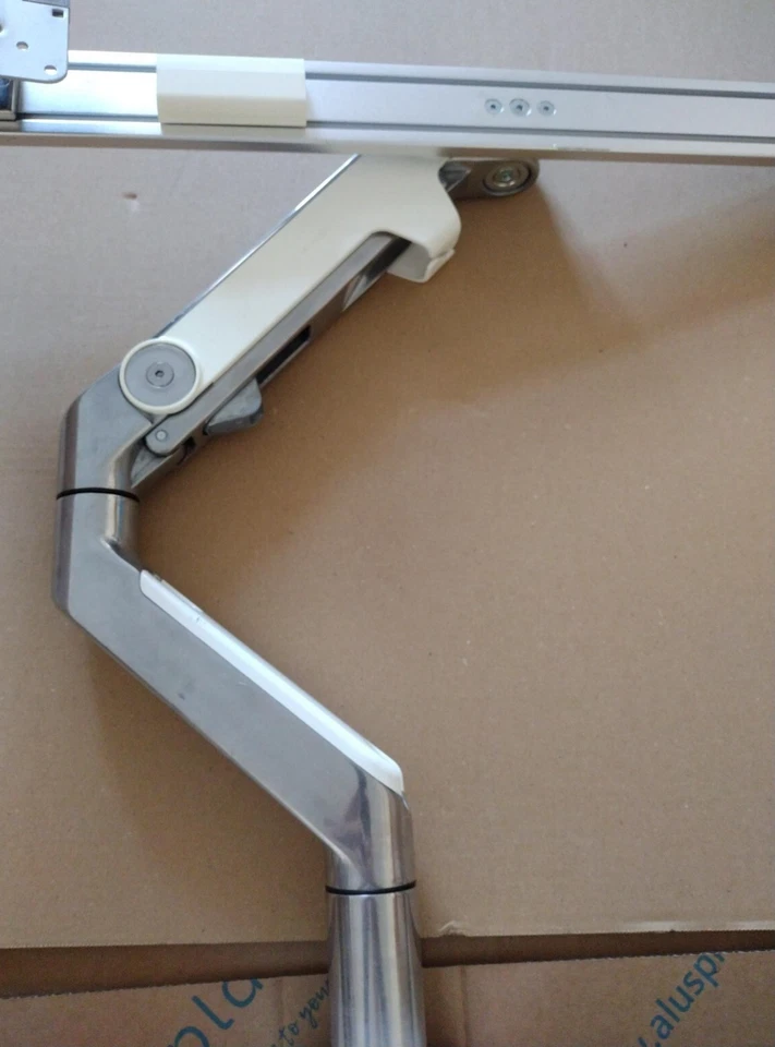 Humanscale M8 Dual Monitor Arm with 2 VESA plates and screws - Large desk Clamp. - Image 4 of 4