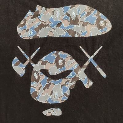 APE BAPE KAWS LA 限定　ゲームシャツ　CAMO tシャツ　L A Bathing Ape Bape Kaws Bendy Green Camo vintage short