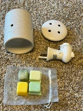 Accent wax warmer with some wax cubes