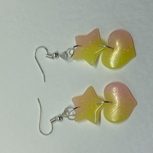 Pastel duo tone Star and heart Charms Acrylic Earrings Kitsch Fun 6 cm Long pink - Picture 9 of 26