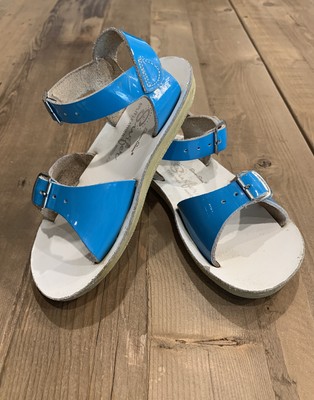 saltwater surfer sandals