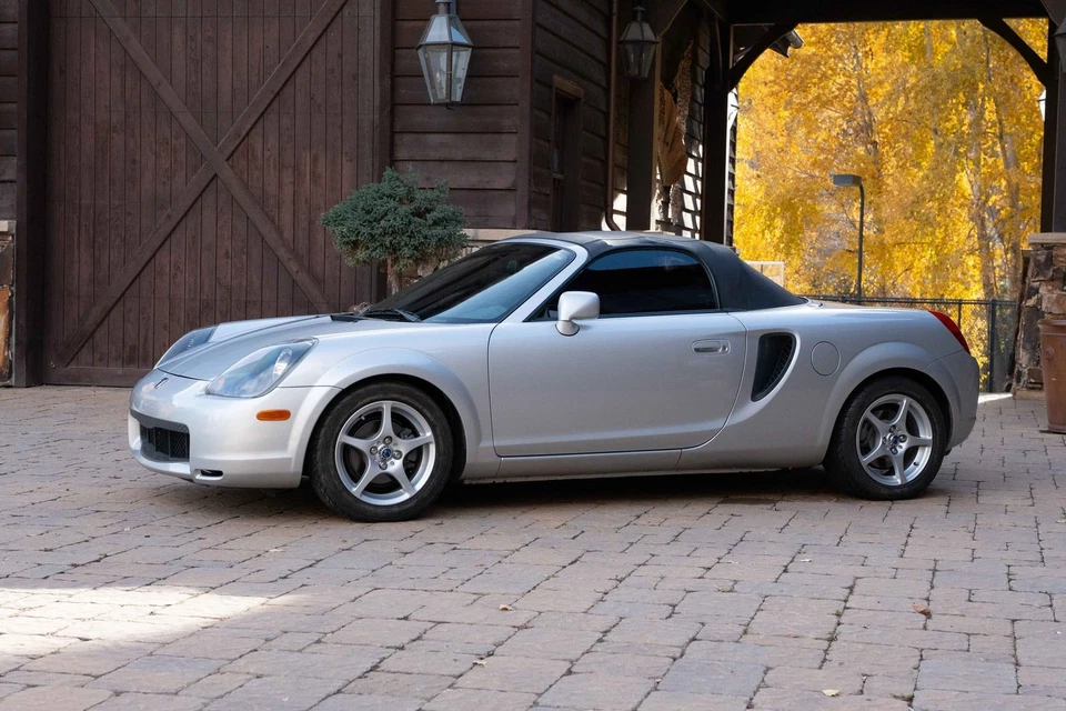 2001 Toyota MR2 Spyder Roadster 5-speed Manual - Image 4 of 4