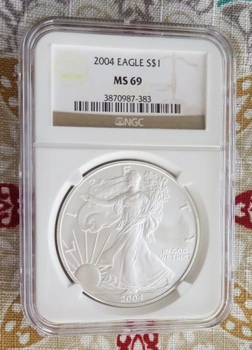 '2004' -SILVER AMERICAN EAGLE -MS69 - NGC - One Dollar- .999 1oz