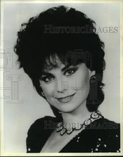 1986 Press Photo Delta Burke stars in Designing Women, on CBS. - mjx14852