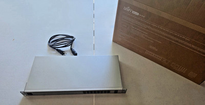 Ubiquiti Standard 16 PoE - USW-16-POE (42W) 8PoE+ / 8 JR45 port (F29)