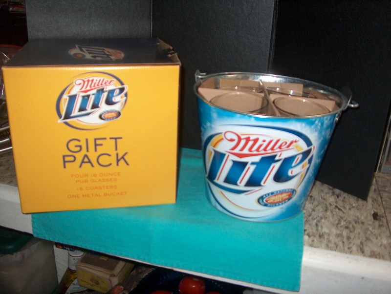 MILLER LITE "VINTAGE GIFT SET" 20 PIECE'S NEW IN ORIGINAL BOX.  RARE GIFT PACK