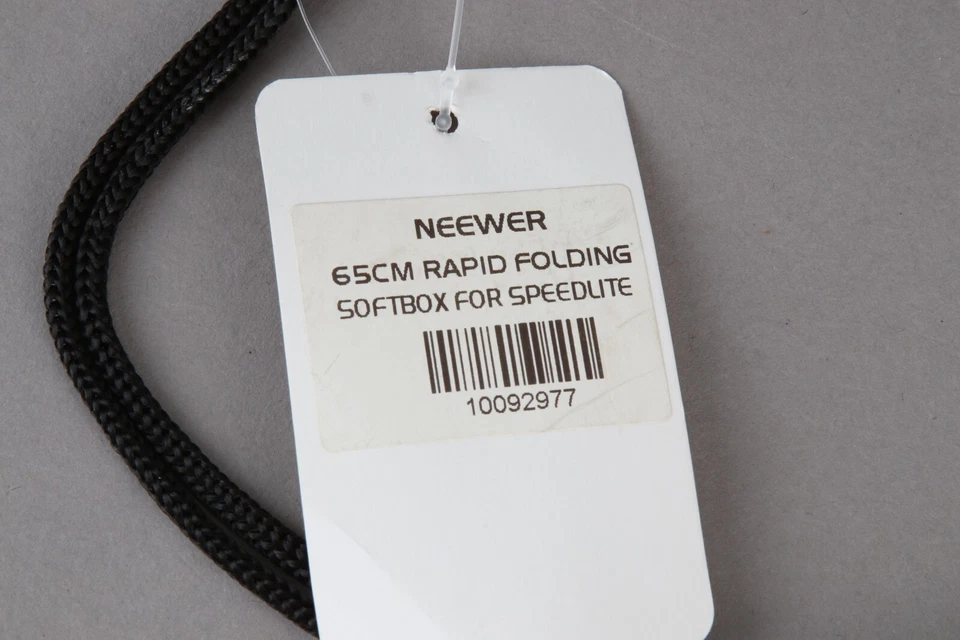 Neewer 65CM rapid folding softbox for Canon Speedlite - Image 4 of 4