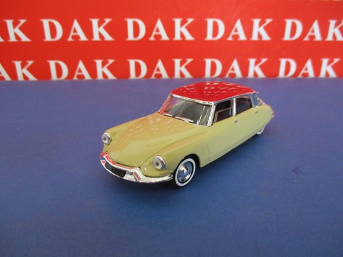 Die cast 1/43 Modellino Auto Citroen DS 19 1956 by Solido - Foto 2 di 4