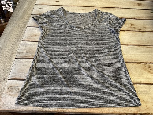 Lorna Jane Grey White Stripe Top Size S 10 Short Sleeve V Neck T Tee Shirt EUC - Picture 2 of 12
