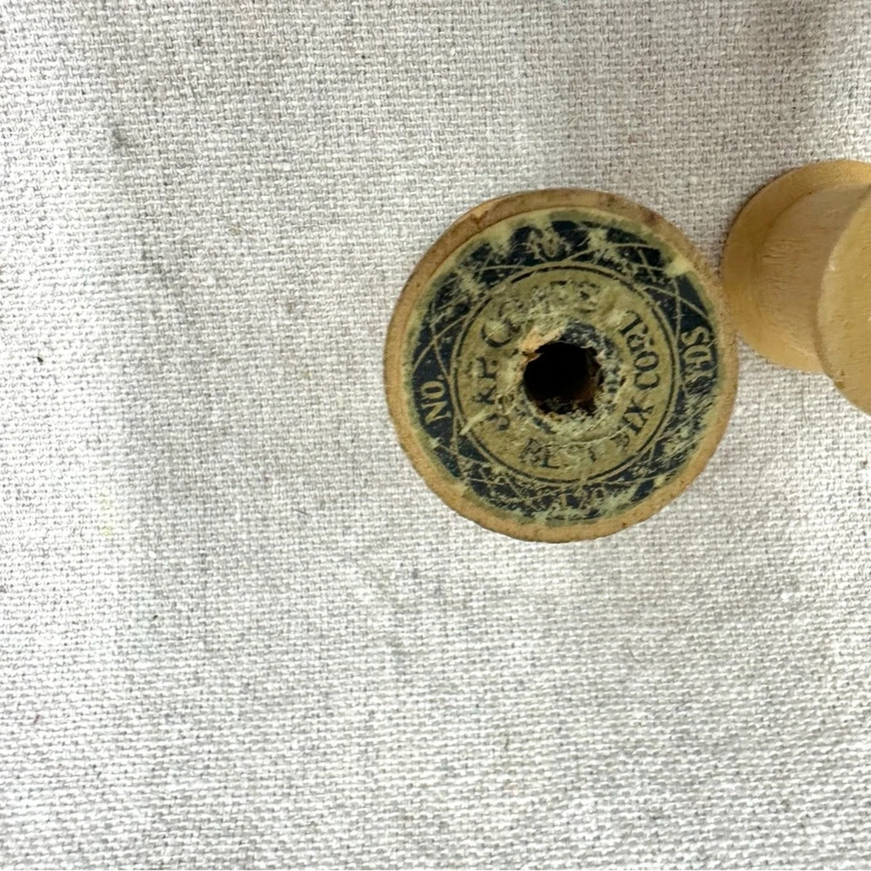 Lot of 7 vintage antique assorted wooden textile spools bobbins spindles - Image 2 of 4