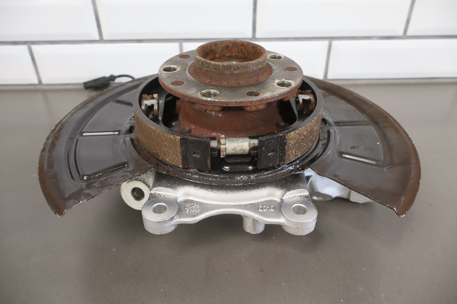14-17 Maserati Ghibli AWD Rear Right RH Spindle Knuckle W/ Hub & Sensor (77K)